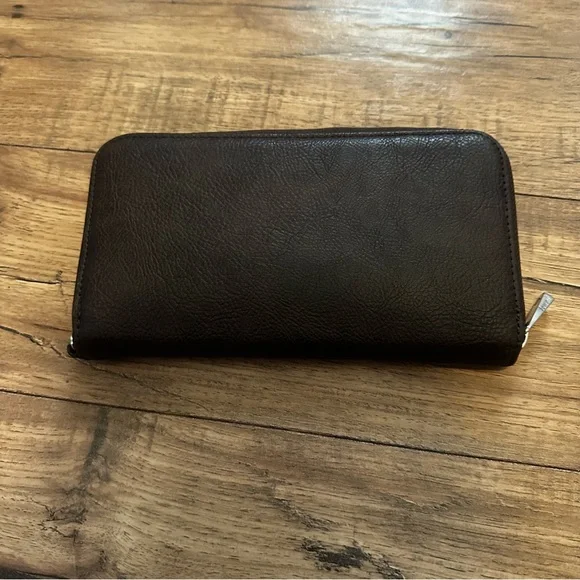 Thirty-one All About the Benjamins Brown Leather Wallet - Picture 2 of 7